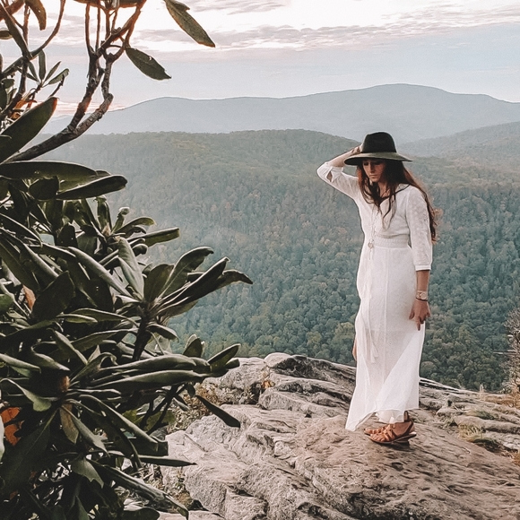White dress - Picture 4 of 4